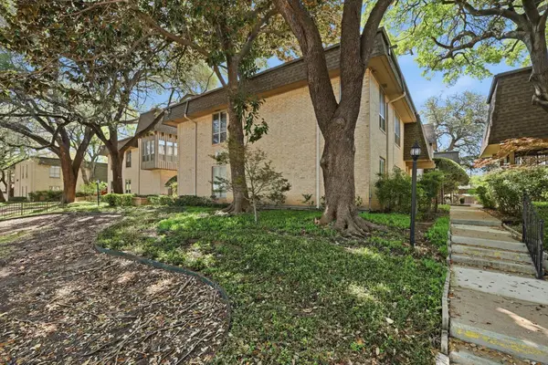 4320 Bellaire Drive S #240W, Fort Worth, TX 76109