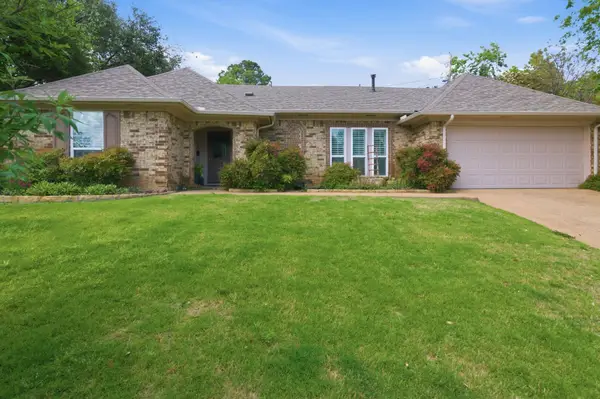 416 Cavender Court, Hurst, TX 76054