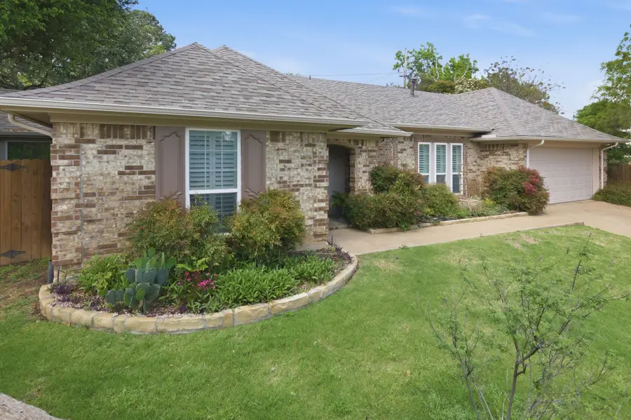 416 Cavender Court, Hurst, TX 76054 - #2