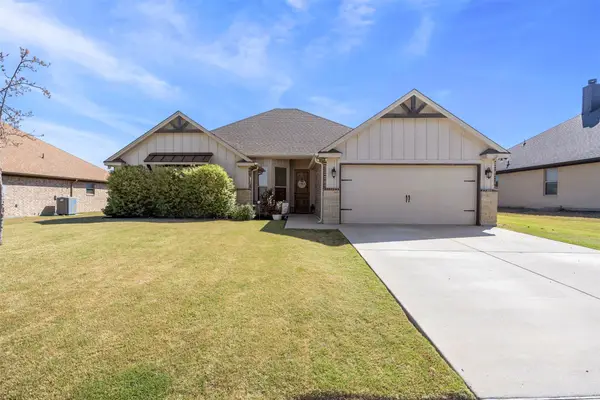 209 Bayless Avenue, Godley, TX 76044