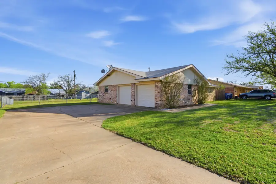 1404 Primrose Lane, Cisco, TX 76437 - #2