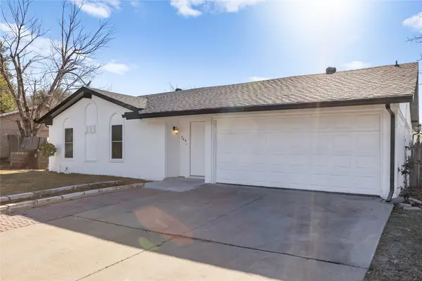 204 Pebblebrook Street, Arlington, TX 76014