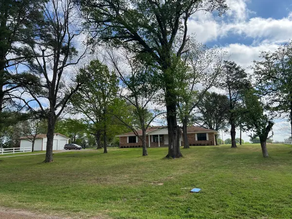 8740 County Road 2403, Tool, TX 75143