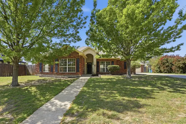 636 Whitetail Deer Lane, Crowley, TX 76036