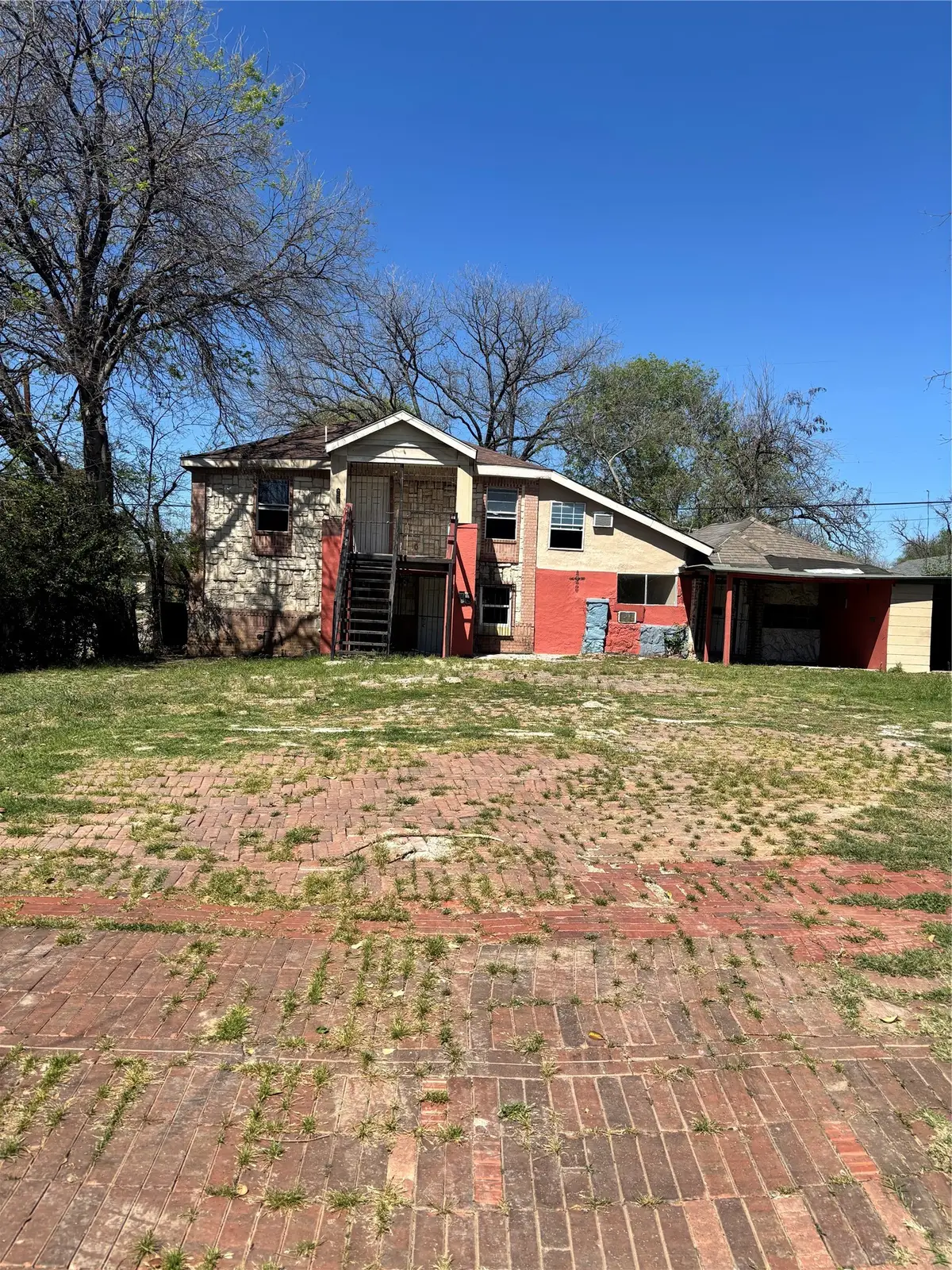 1201 E Davis Avenue, Fort Worth, TX 76104 - #1