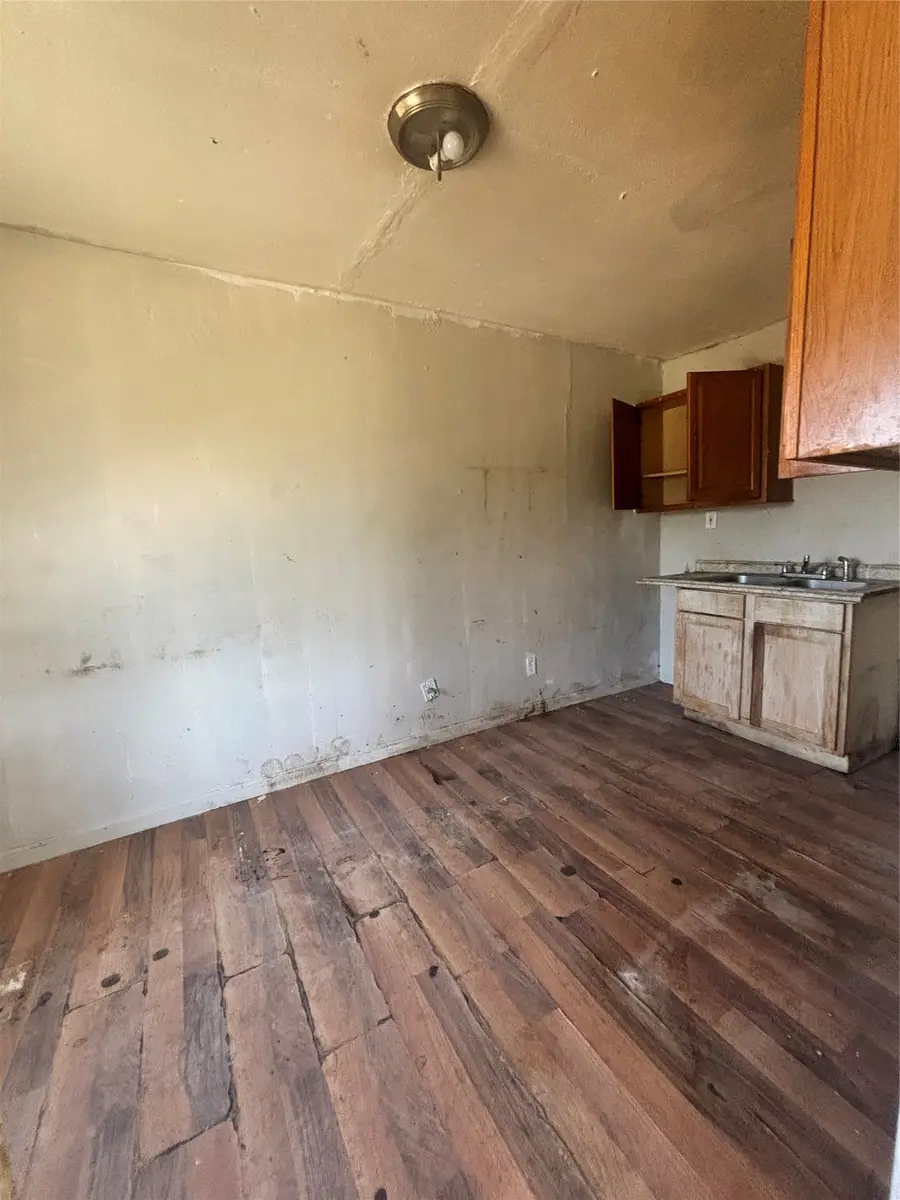 1201 E Davis Avenue, Fort Worth, TX 76104 - #3