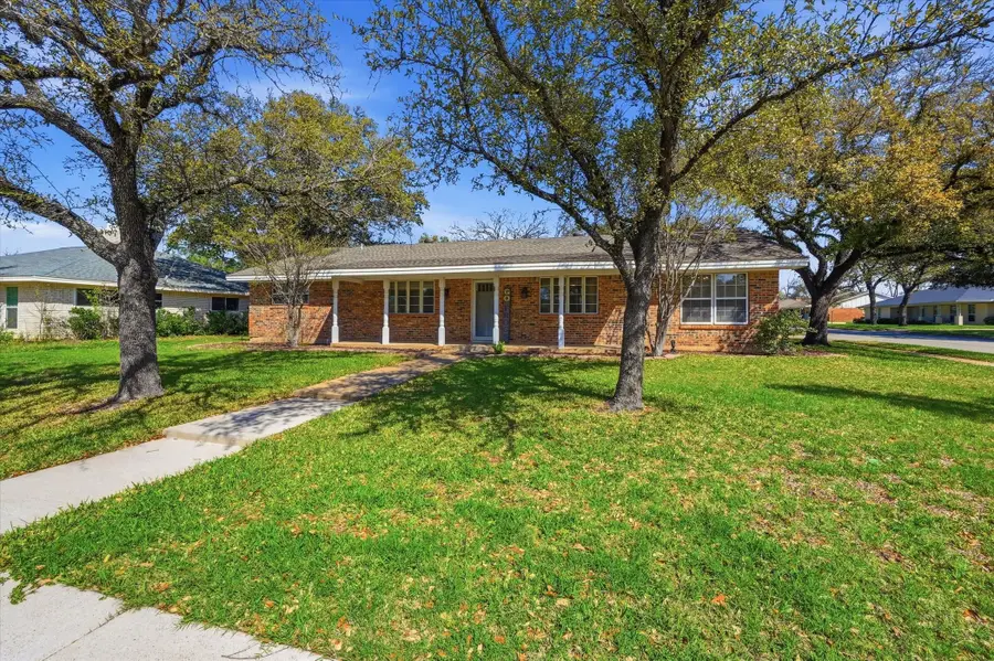 3311 Peachtree Lane, Pantego, TX 76013 - #2