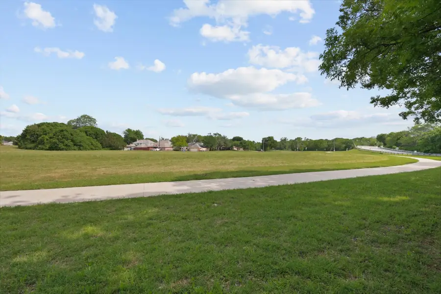 699 W Wintergreen Road, Desoto, TX 75115 - #2