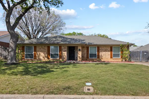 2011 Bay Oaks Drive, Arlington, TX 76012