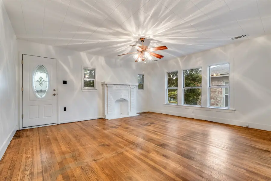 3323 Ivandell Avenue, Dallas, TX 75211 - #2