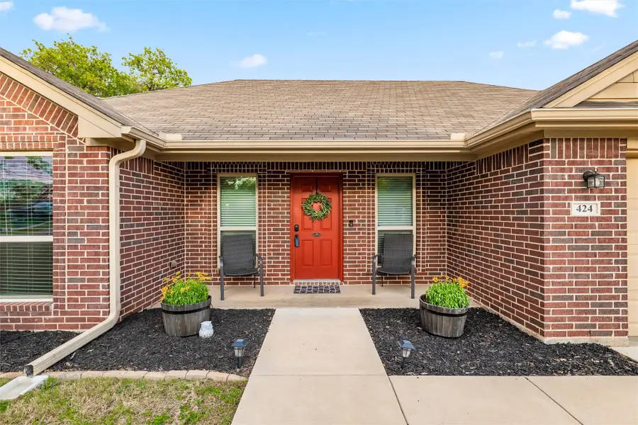 424 N Cedar Street, Springtown, TX 76082 - #2