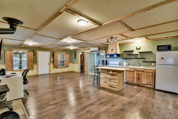 5711 Flint Drive, Granbury, TX 76048