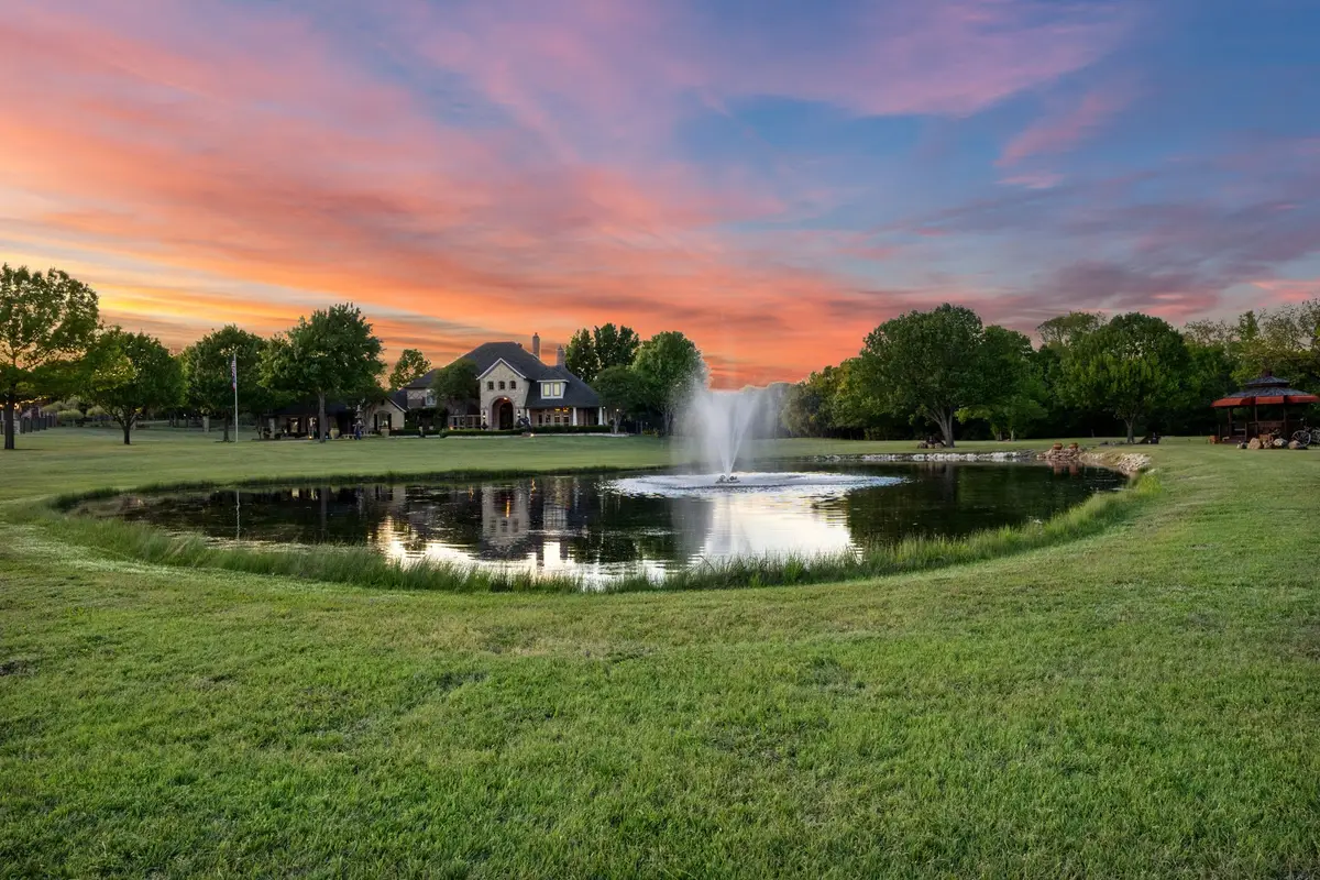 725 Locust Drive, Oak Leaf, TX 75154 - #1