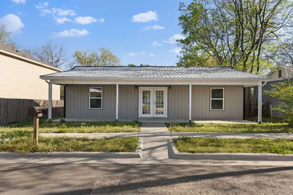 805 S 4th Street, Bonham, TX 75418