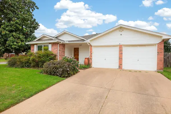 511 Red Coat Lane, Arlington, TX 76002