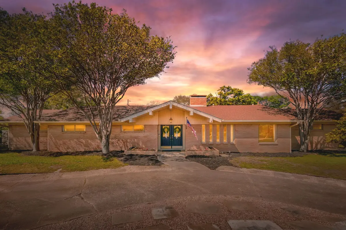 1016 Hummingbird Lane, Woodway, TX 76712 - #1