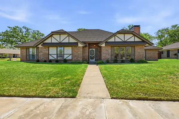716 Sugar Tree Court, Bedford, TX 76021