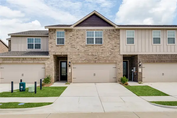 407 Mb's Way, Pilot Point, TX 76258