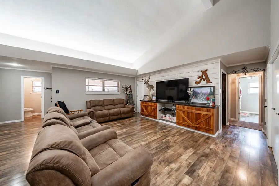 412 N Orange Street, Roby, TX 79543 - #3