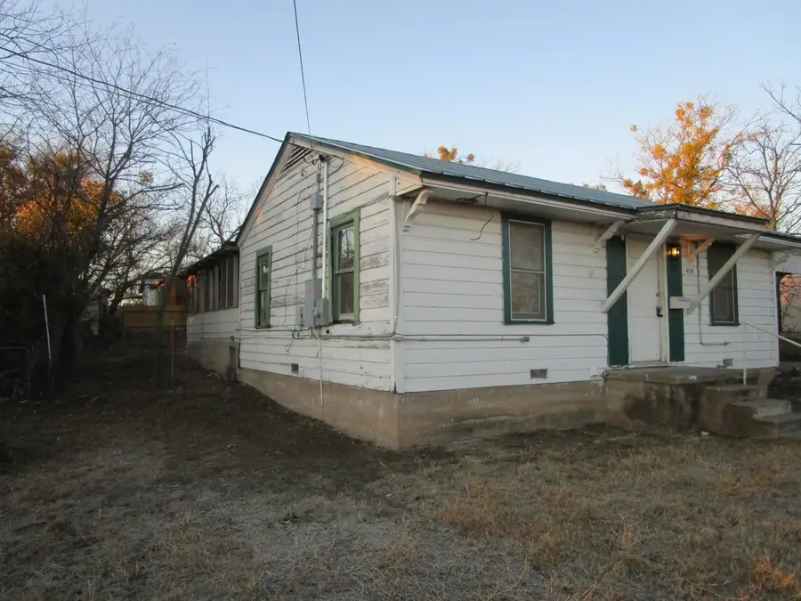 404 E 4th Street, Brady, TX 76825 - #2
