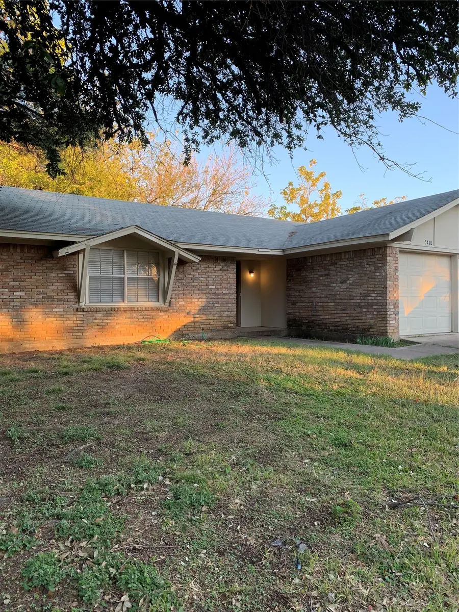 5410 Kings Manor Drive, Lake Dallas, TX 75065 - #2