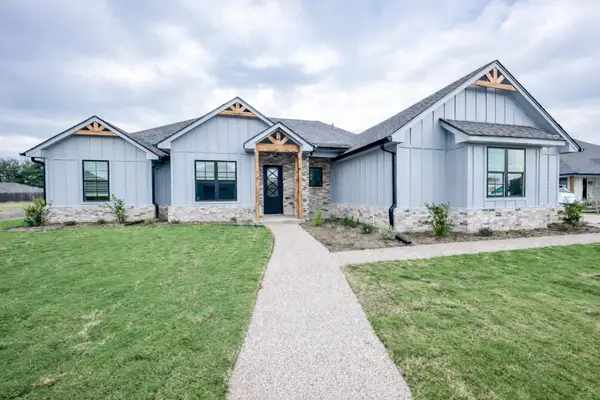 224 Fox Run Lane, Robinson, TX 76706