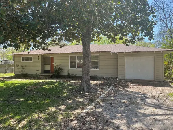 1100 Poe Street, Azle, TX 76020