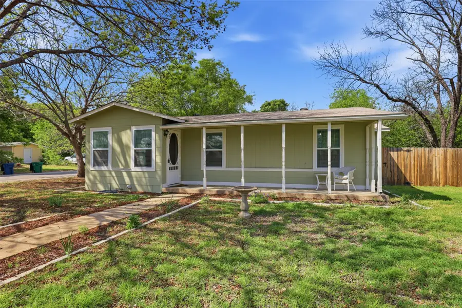 320 W Rucker Street, Granbury, TX 76048 - #3