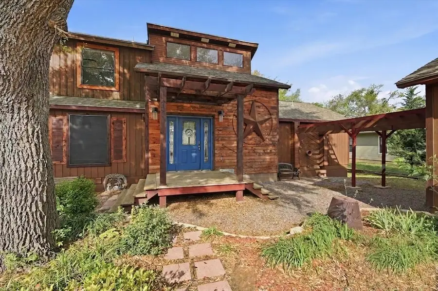 1334 Kiowa Drive E, Gainesville, TX 76240 - #2