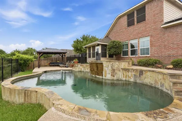 5605 Southern Hills Drive, North Richland Hills, TX 76180