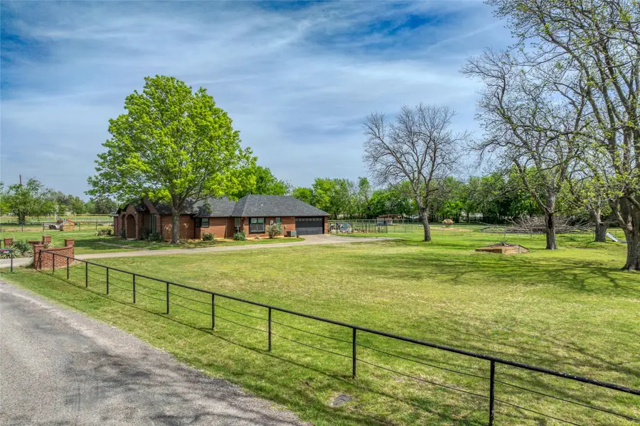 501 N Van Zandt Street, Tioga, TX 76271 - #2