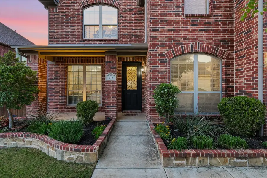 912 Hartford Court, Roanoke, TX 76262 - #2