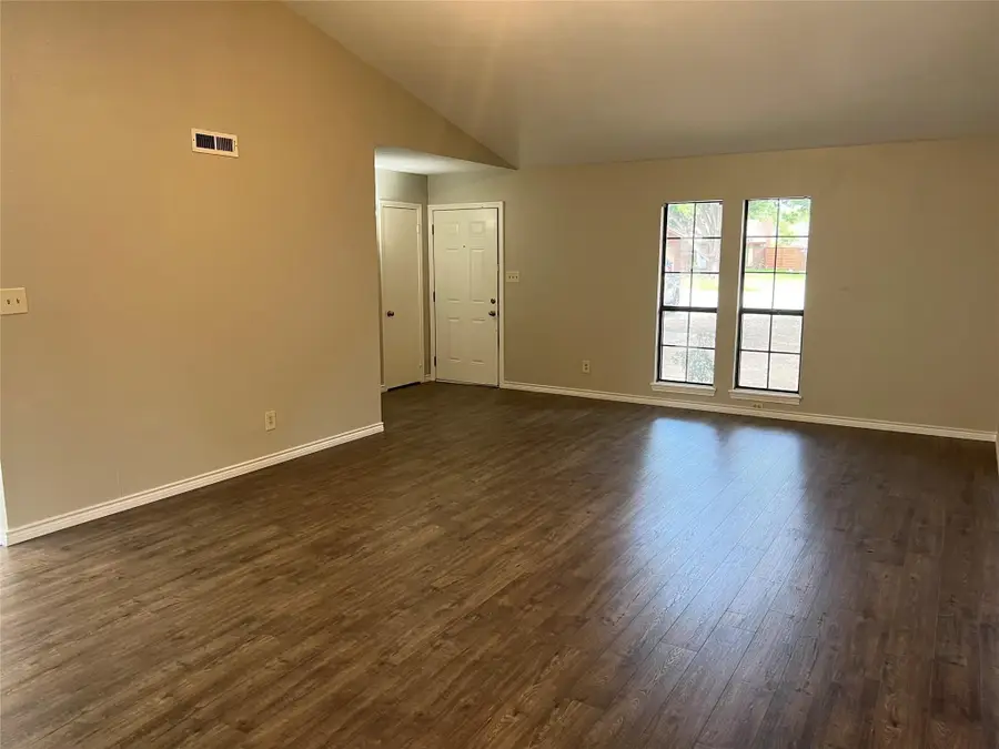 905 Camino Court, Grand Prairie, TX 75052 - #3