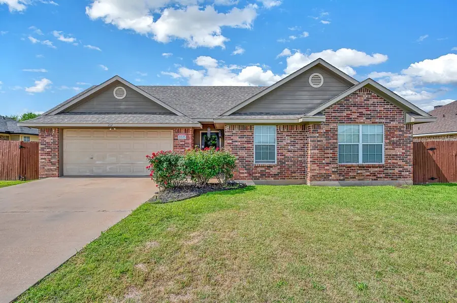 202 Wildcat Drive, Lacy Lakeview, TX 76705 - #2