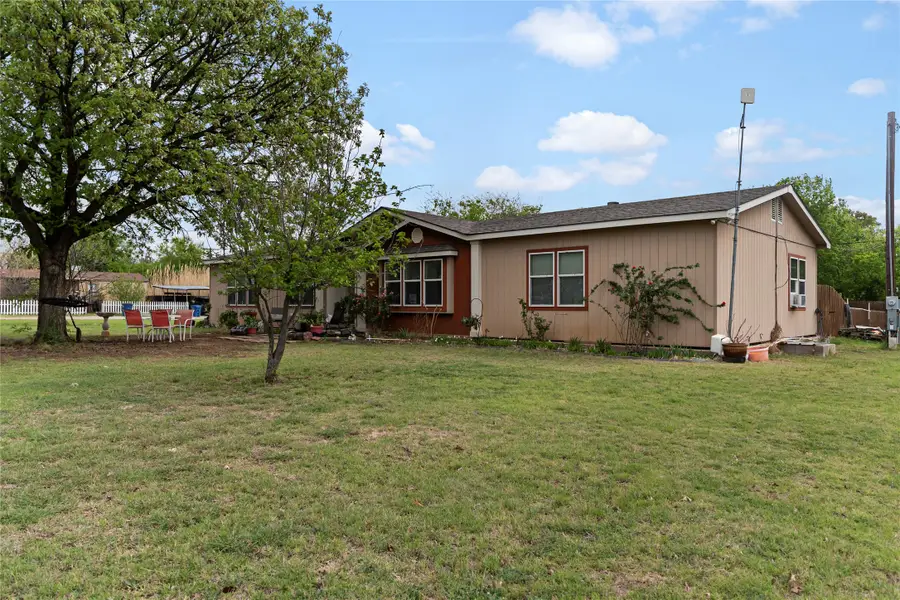 741 Conrad Ave, Albany, TX 76430 - #2