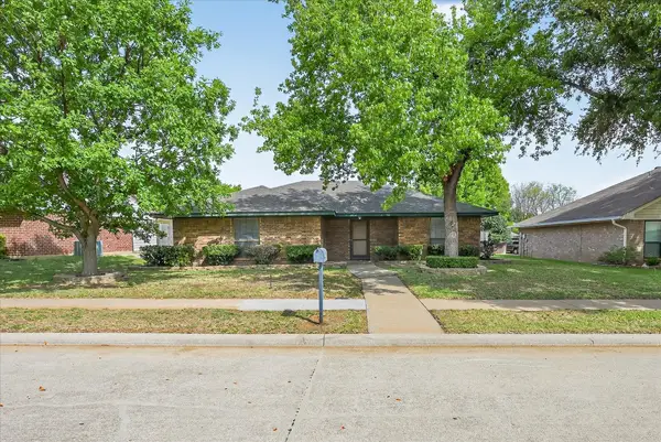 1405 Flamingo Drive, Lewisville, TX 75077