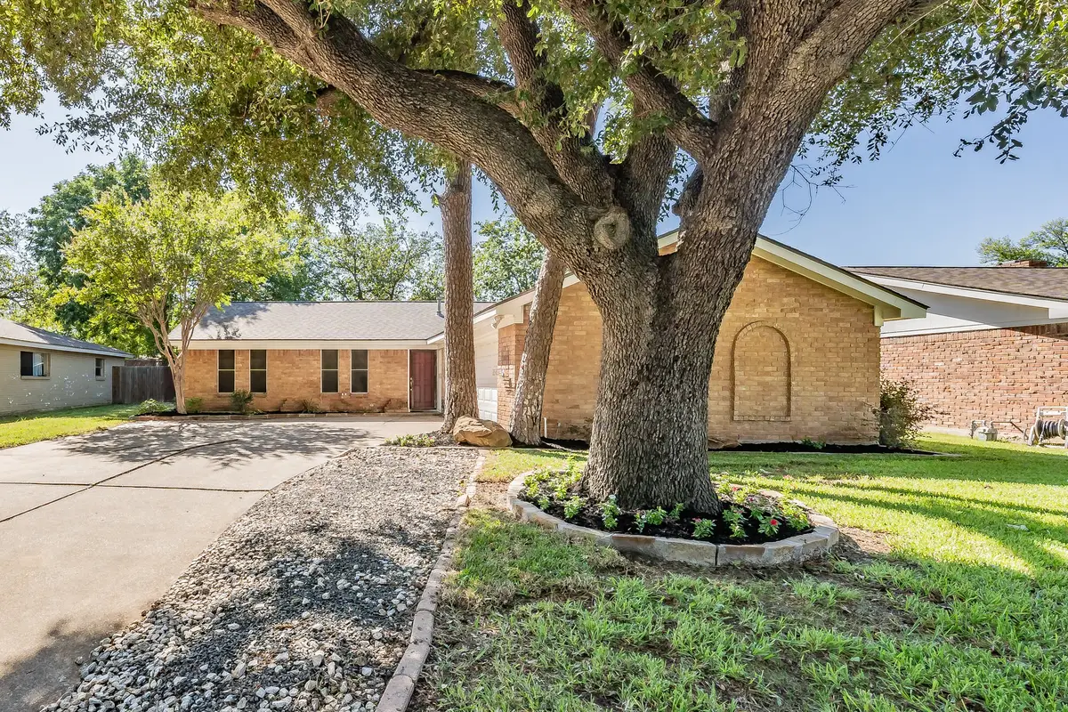 821 Prestwick Street, Bedford, TX 76022 - #1