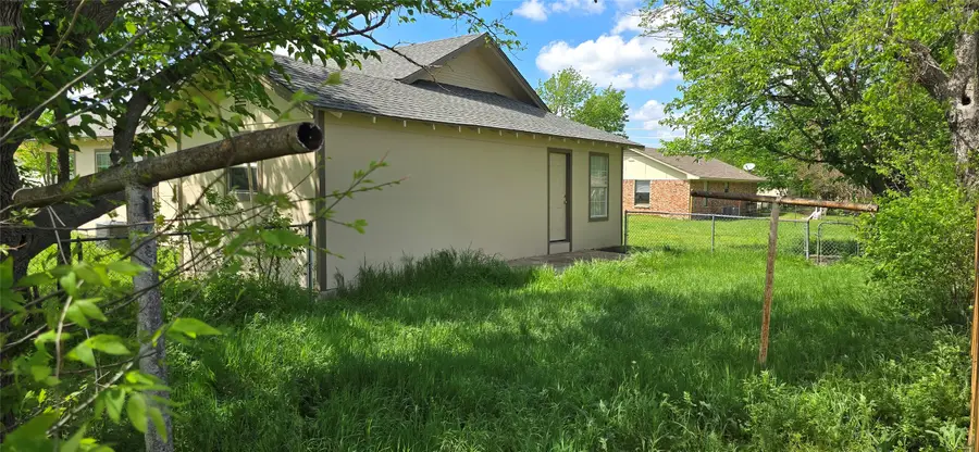 800 N 4th Street, Sanger, TX 76266 - #3