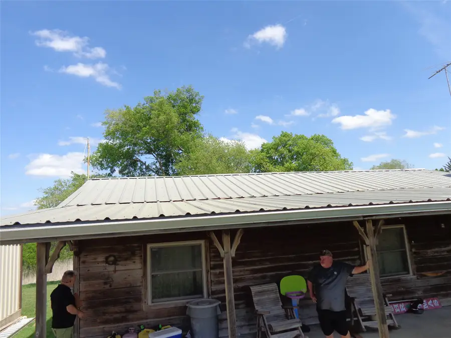 1201 S Bois D Arc Street, Grandview, TX 76050 - #2