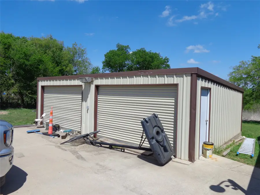 1201 S Bois D Arc Street, Grandview, TX 76050 - #3