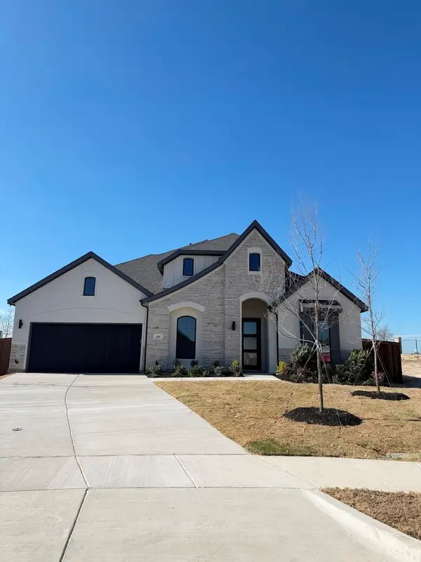 205 Vineyard Ln, Midlothian, TX 76065