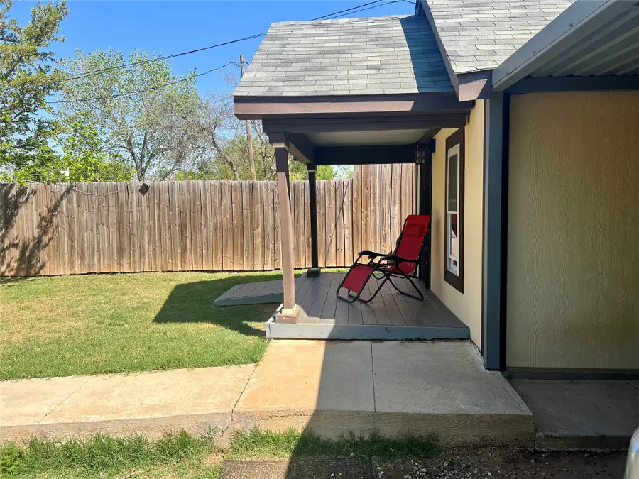 716 Baylor Street, Nocona, TX 76255 - #3