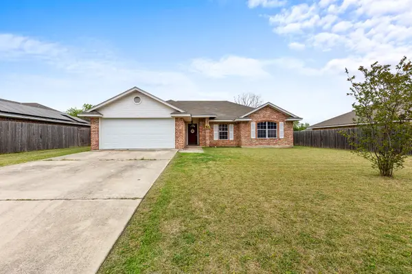 113 Bobcat Drive, Lacy Lakeview, TX 76705