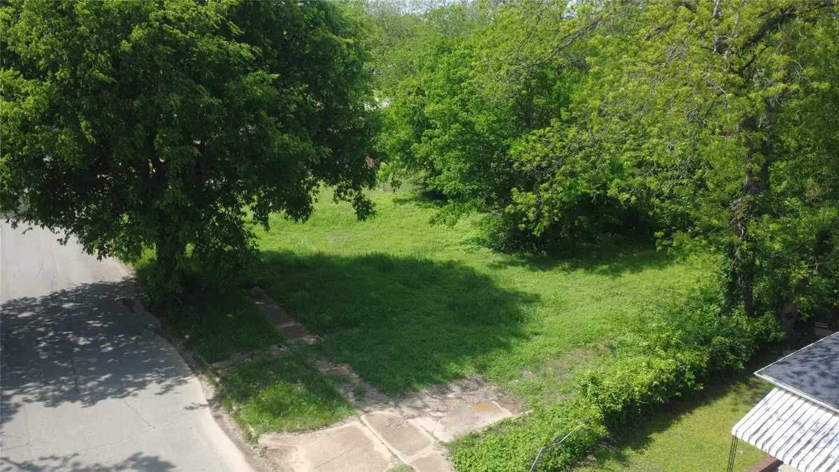 611 W Johnson Street, Denison, TX 75020 - #1