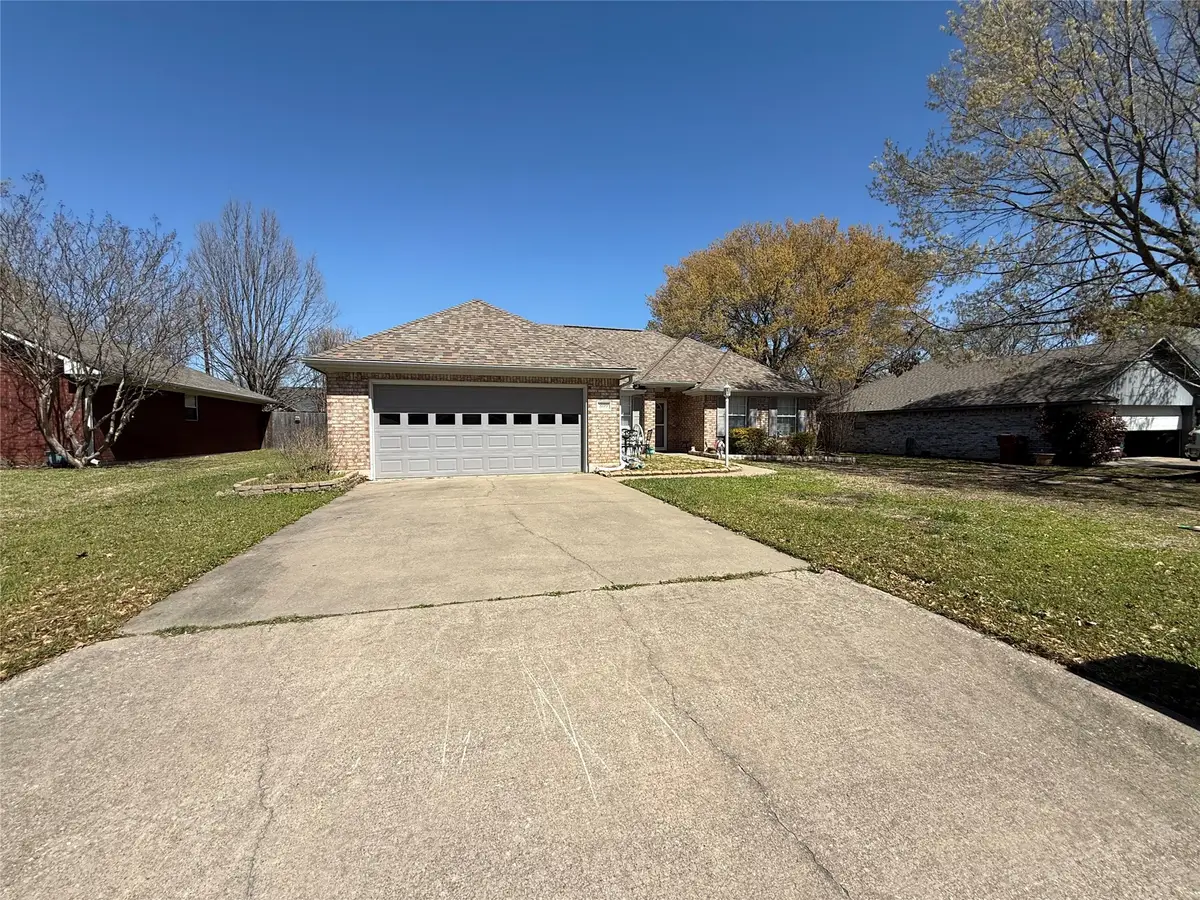 809 Martin Street, Bonham, TX 75418 - #1