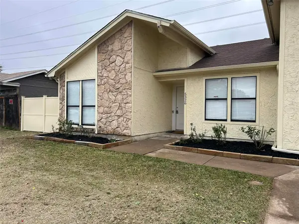 5326 Creek Valley Drive, Arlington, TX 76018