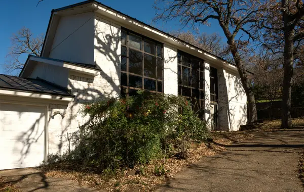 2001 Park Hill Drive, Arlington, TX 76012