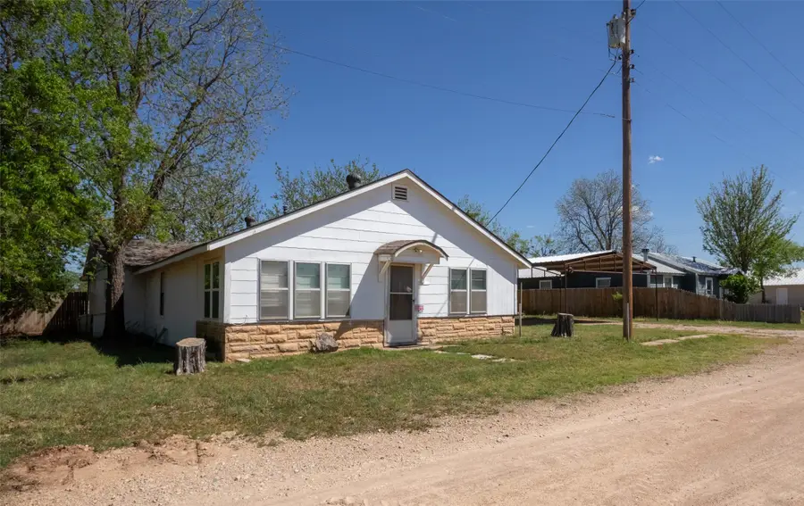 242 E Hamilton Street, Lueders, TX 79553 - #2