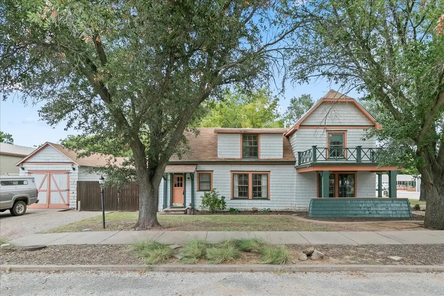 103 N Crockett Street, Henrietta, TX 76365 - #2