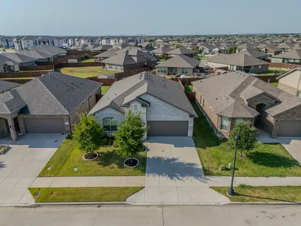 521 Dunmore Drive, Fort Worth, TX 76052